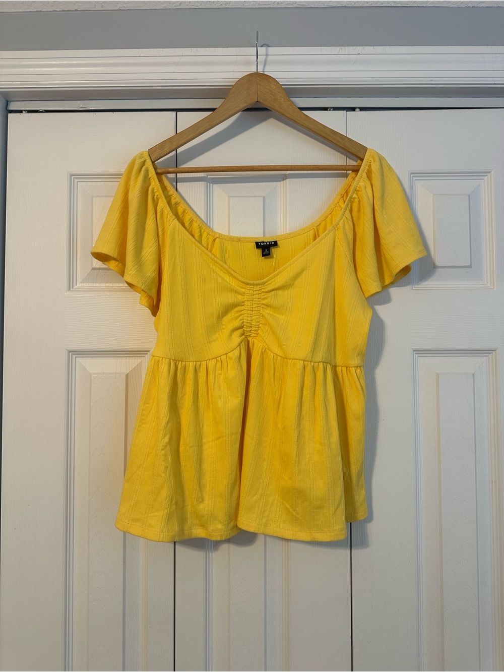 NWT Torrid Yellow Ruched Peplum Short Sleeve Top, 2X
